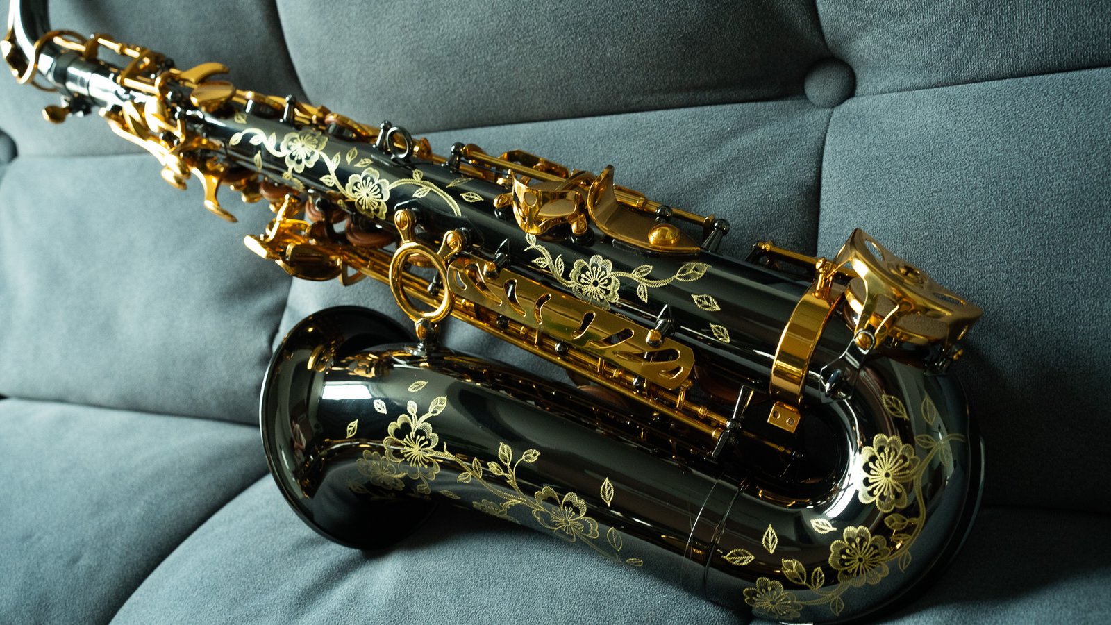DEEPTONE black and gold saxophone